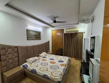 Bedroom in 3 BHK Apartment at Daliganj – for Rent