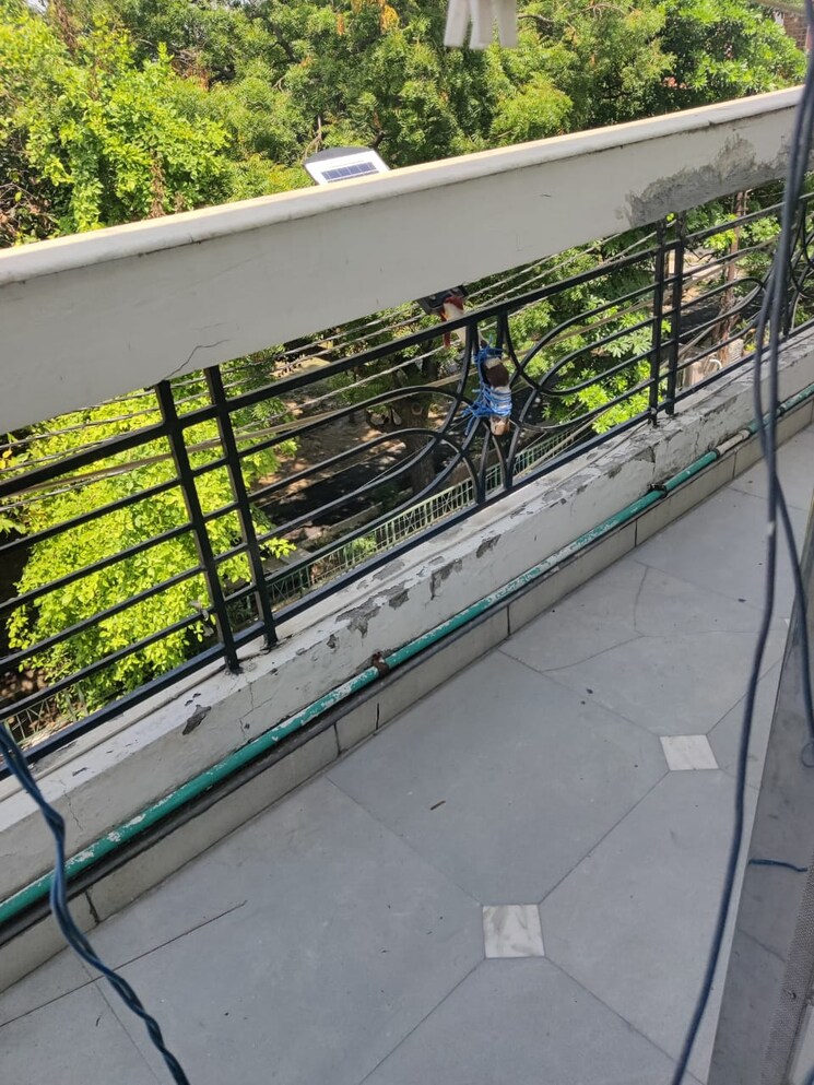 Balcony, uday park 3 Bedroom 220 Sq.Yd. Builder Floor In Uday Park Delhi 9464264