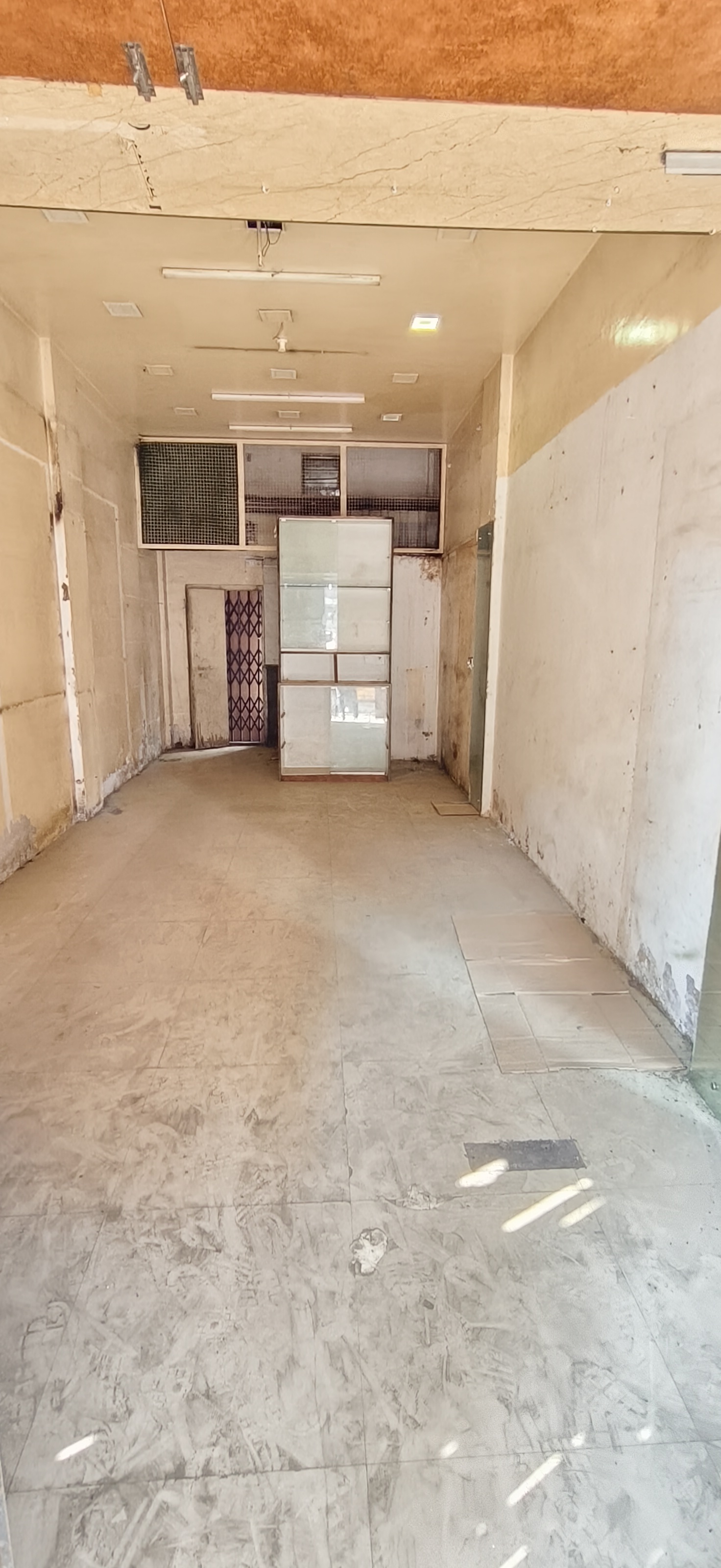 Retail Shop For Sale in Tempo Chowk Road