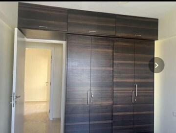 Room in 3 BHK Apartment at Hiranandani Meadows, Manpada – for Rent