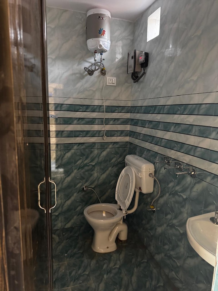 Bathroom, sector 40 1 Bedroom 600 Sq.Ft. Independent House In Sector 40 Chandigarh 9464368