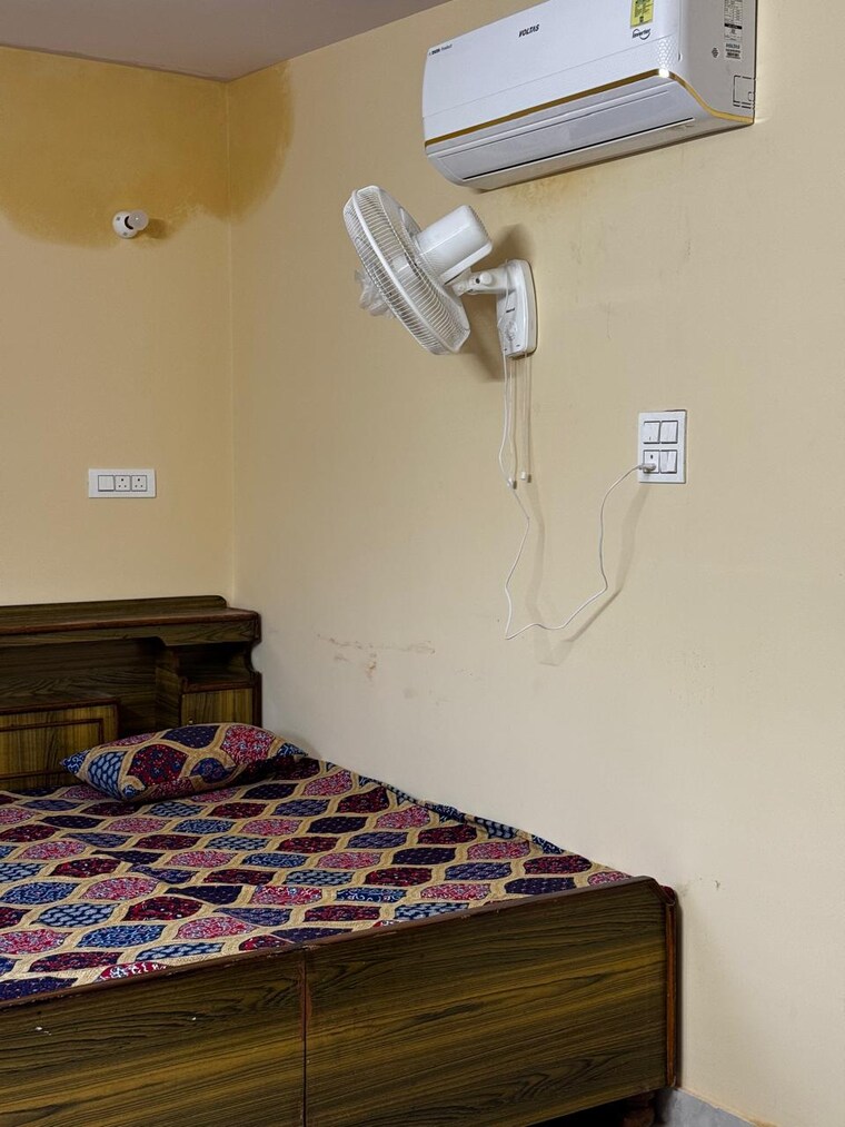 Bedroom, sector 40 1 Bedroom 600 Sq.Ft. Independent House In Sector 40 Chandigarh 9464368