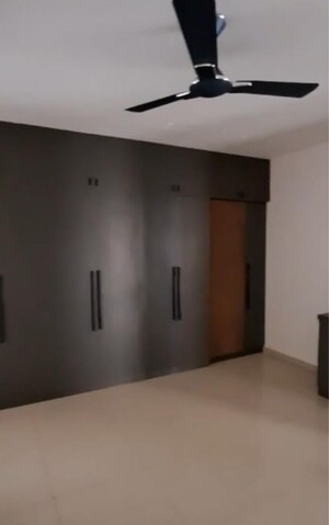 Room in 2.5 BHK Apartment at Marina Skies, Hi Tech City – for Rent