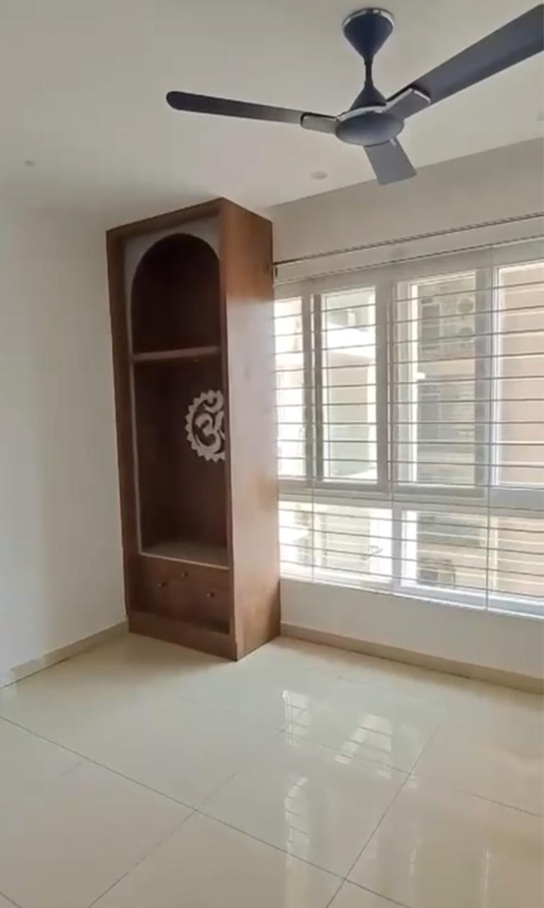 2.5 BHK + Pooja Room Apartment For Rent in Marina Skies