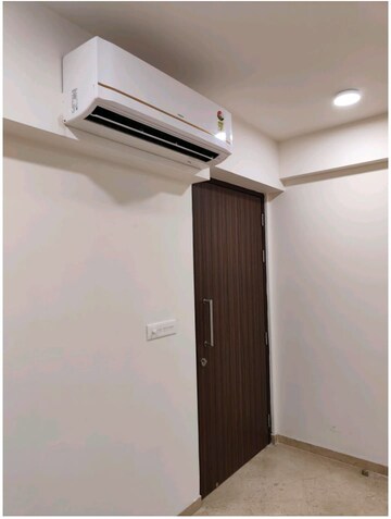 Room in 2 BHK Apartment at Indiabulls One Indiabulls, Pokhran Road No Two – for Rent
