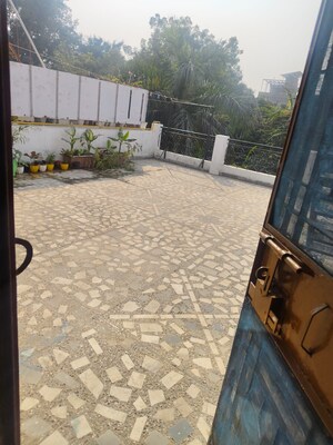 Balcony in 3 BHK Builder Floor at Sector 36 – for Rent