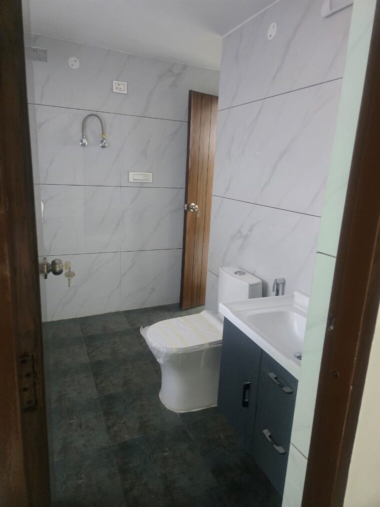 Bathroom, mansa devi 3 Bedroom 1500 Sq.Ft. Apartment In Mansa Devi Panchkula 9464547
