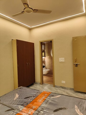 Room in 2 BHK Builder Floor at Veera Safdarjung Enclave, Safdarjung Enclave – for Rent