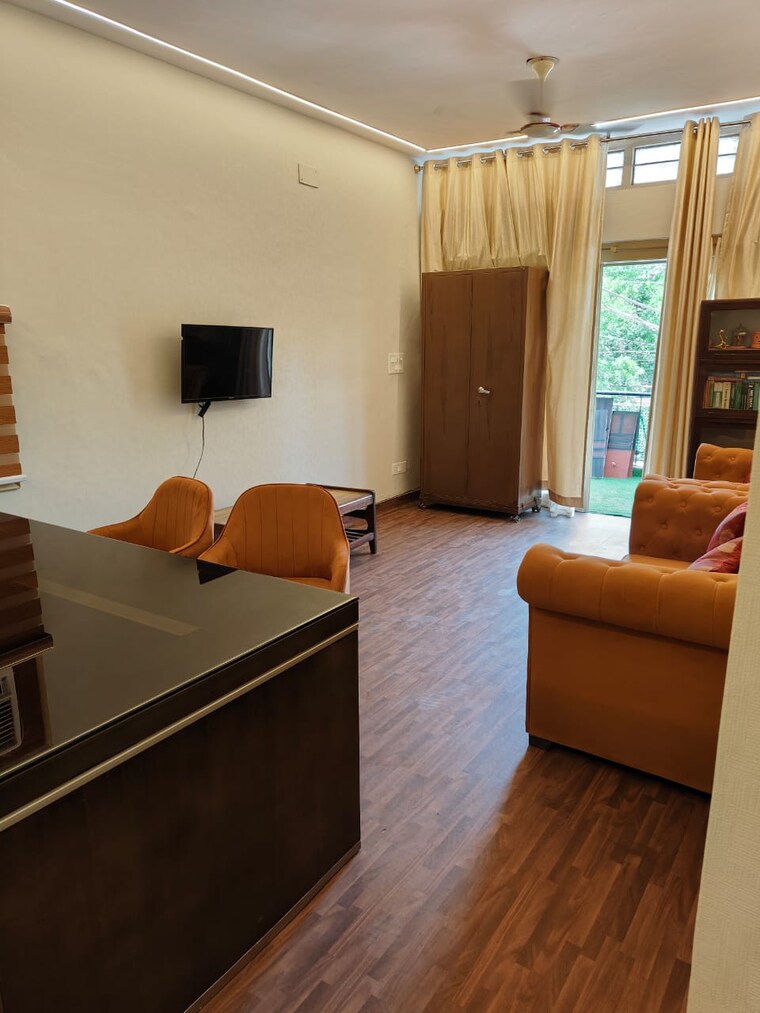 Living Room, veera-safdarjung-enclave 2 Bedroom 1250 Sq.Ft. Builder Floor In Safdarjung Enclave Delhi 9464573