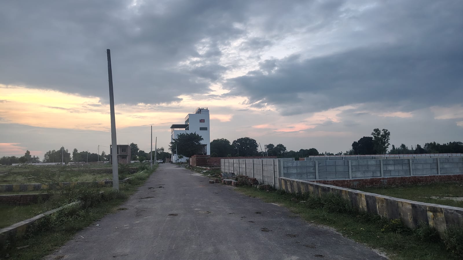 Plot For Sale in Mohanlalganj