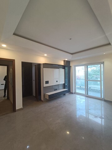 Room in 3 BHK Builder Floor at Sector 37 – for Rent