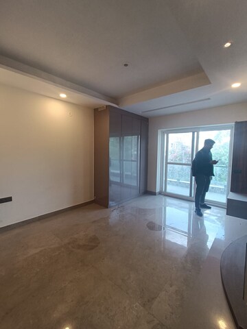 Room in 3 BHK Builder Floor at Sector 37 – for Rent