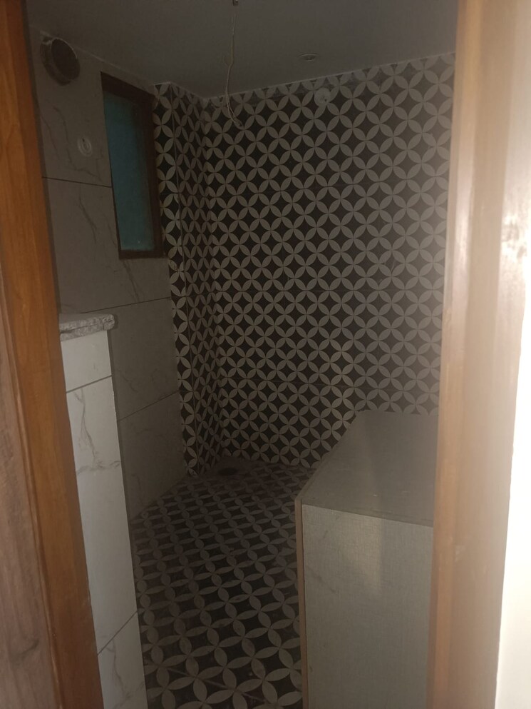 Bathroom, sector 37 3 Bedroom 1800 Sq.Ft. Builder Floor In Sector 37 Faridabad 9464613