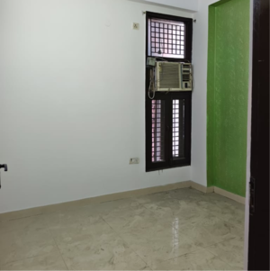 Room in 2 BHK Builder Floor at Soho Apartments, Gyan Khand I – for Rent