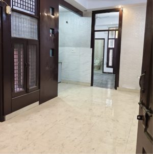 Room in 2 BHK Builder Floor at Soho Apartments, Gyan Khand I – for Rent