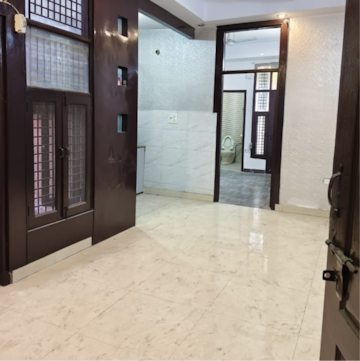 Room in 2 BHK Builder Floor at Soho Apartments, Gyan Khand I – for Rent
