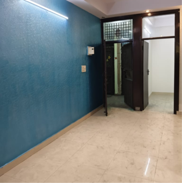 Room in 2 BHK Builder Floor at Soho Apartments, Gyan Khand I – for Rent
