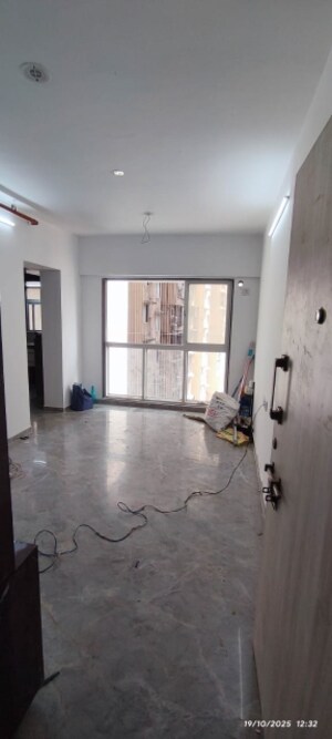Room in 1 BHK Apartment at Shraddha Evoque, Bhandup West – for Rent