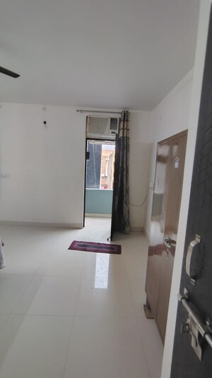 Room in 1 BHK Builder Floor at Dwarka Mor – for Rent