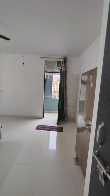 Room in 1 BHK Builder Floor at Dwarka Mor – for Rent