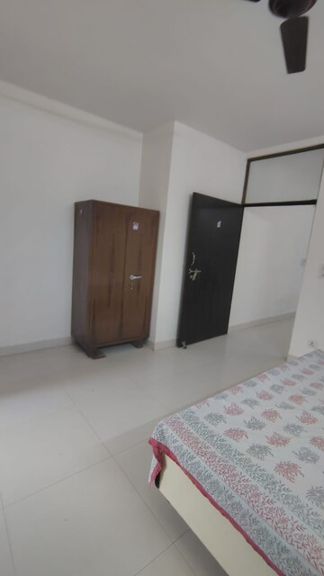 Room in 1 BHK Builder Floor at Dwarka Mor – for Rent
