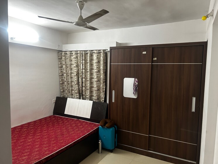 Master Bedroom, om-shriniwas-venkatesh-classic 2 Bedroom 666 Sq.Ft. Apartment In Hadapsar Pune 9464629