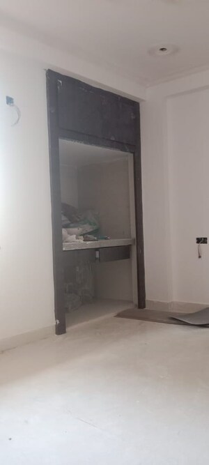 Room in 1 BHK Builder Floor at Saket – for Rent