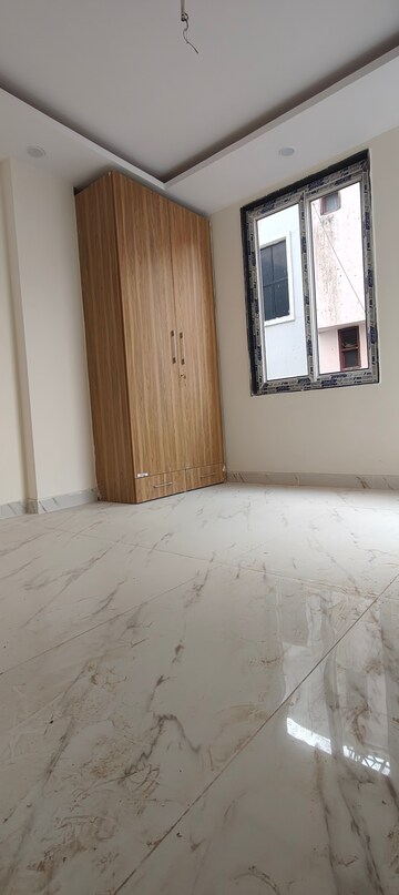 Room in 1 BHK Builder Floor at Chattarpur – for Rent