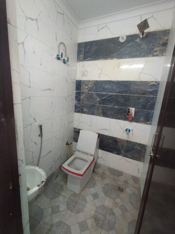 Team Area in 2 BHK Builder Floor at Dwarka Mor – for Rent