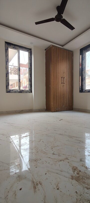 Room in 1 BHK Builder Floor at Chattarpur – for Rent