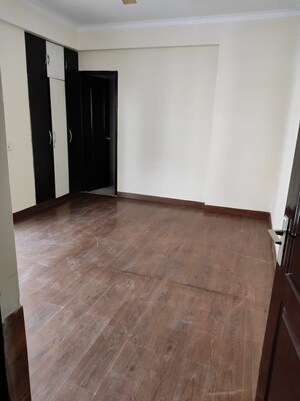 Room in 3 BHK Apartment at Saviour Park, Mohan Nagar – for Rent