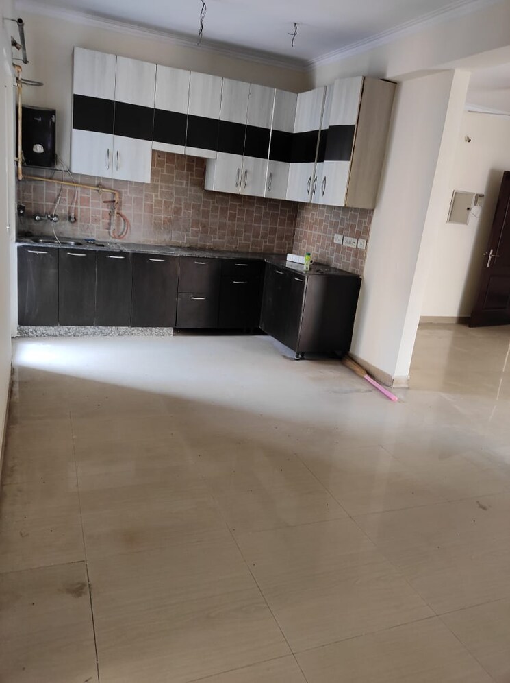 Kitchen, saviour-park 3 Bedroom 1500 Sq.Ft. Apartment In Mohan Nagar Ghaziabad 9462615