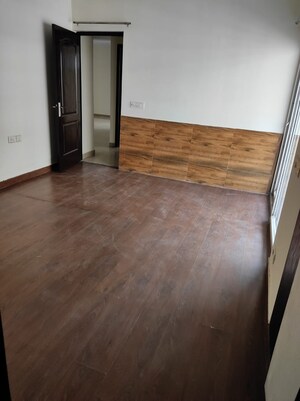 Room in 3 BHK Apartment at Saviour Park, Mohan Nagar – for Rent