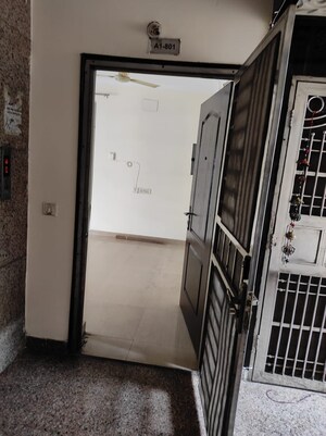  3 BHK Apartment at Saviour Park, Mohan Nagar – for Rent