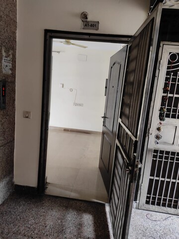  3 BHK Apartment at Saviour Park, Mohan Nagar – for Rent