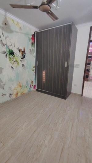 Room in 2 BHK Builder Floor at Dwarka Mor – for Rent