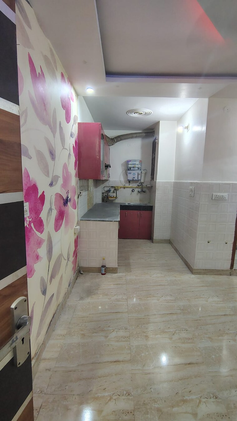Bathroom, dwarka mor 2 Bedroom 540 Sq.Yd. Builder Floor In Dwarka Mor Delhi 9464759