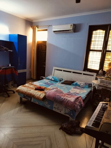 Bedroom in 3 BHK Builder Floor at Sector 23 – for Rent