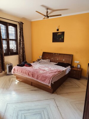Bedroom in 3 BHK Builder Floor at Sector 23 – for Rent
