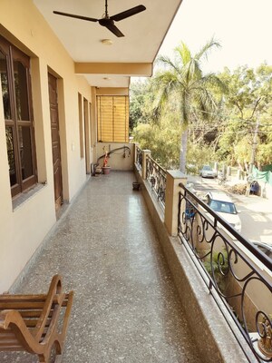 3 BHK Builder Floor For Rent in Sector 23