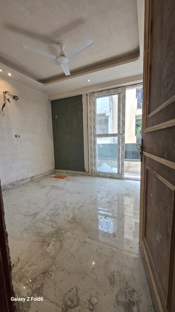 Furnished Amenities in 1 BHK Builder Floor at Chattarpur – for Rent