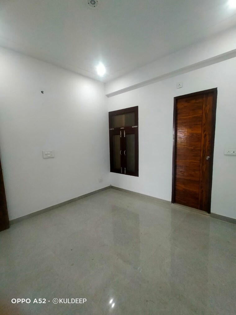 Room, wave-city 4 Bedroom 125 Sq.Yd. Independent House In Wave City Ghaziabad 9464769