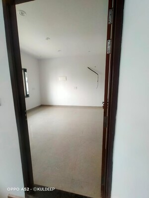 Room in 4 BHK Independent House at Wave City, Wave City – for Rent