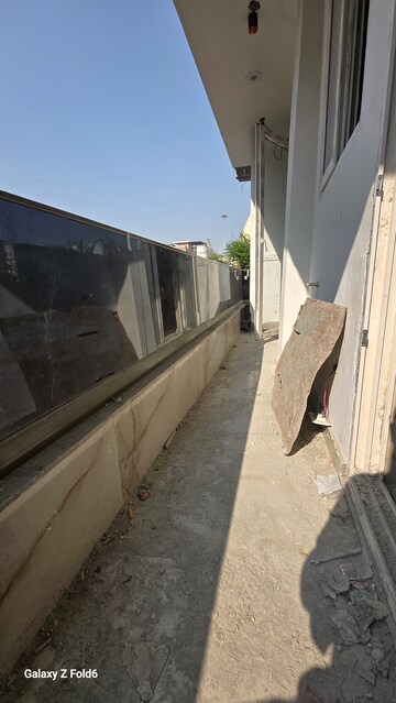 Balcony in 1 BHK Builder Floor at Chattarpur – for Rent