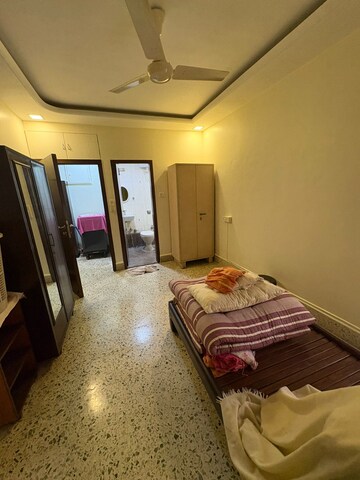 Bedroom in 2 BHK Apartment at Premal Apartment, Santacruz West – for Rent