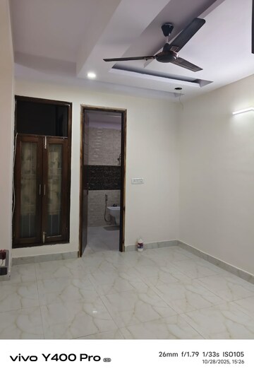 Room in 3 BHK Builder Floor at Shakti Khand 2 – for Rent