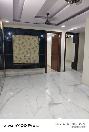 Room in 3 BHK Builder Floor at Shakti Khand 2 – for Rent