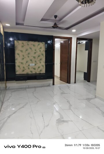 Room in 3 BHK Builder Floor at Shakti Khand 2 – for Rent