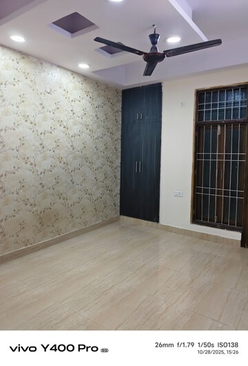 Room in 3 BHK Builder Floor at Shakti Khand 2 – for Rent