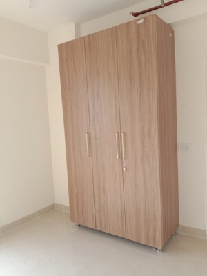 Room in 2 BHK Apartment at Signature Global Prime, Sector 63a – for Rent